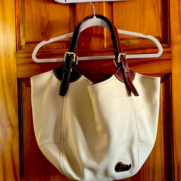 Dooney & Bourke Handbags - Dooney & Bourke large leather off-white satchel